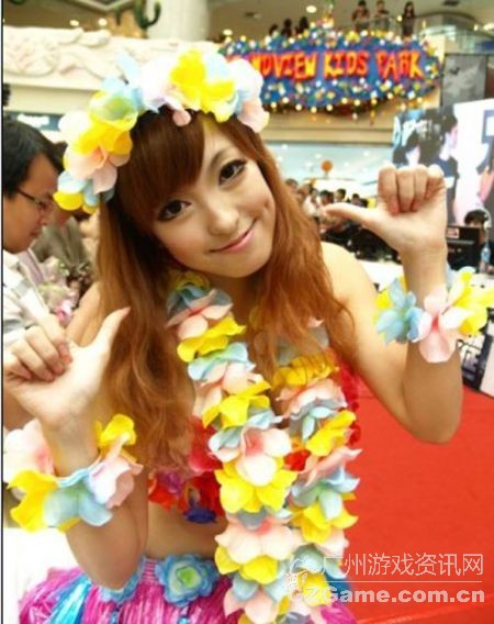 人气王小新现场献舞 出征赛场鼓舞士气 人气王小新现场献舞 出征赛场鼓舞士气