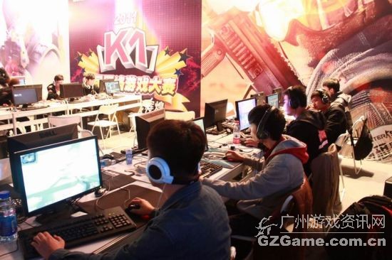 选手们在比赛中全情贯注 选手们在比赛中全情贯注