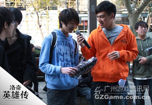 采访一位领到游戏周边的幸运玩家 采访一位领到游戏周边的幸运玩家